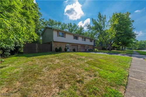 4727 Maple Spur Dr, Stow, OH, 44224 | Card Image
