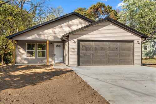 520 W Hunter St, Nevada, MO, 64772-2222 | Card Image