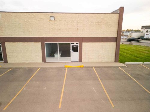3002 2 Ave N, Lethbridge, AB, T1H0C6 | Card Image