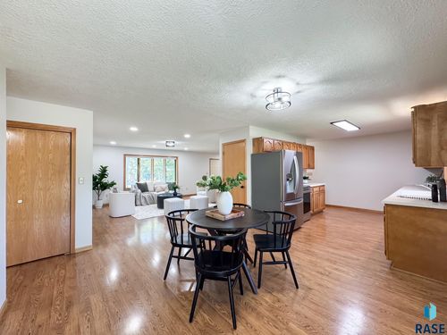 221 E 5th Ave Avenue, Lennox, SD, 57039 | Card Image