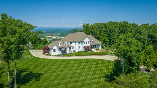 8269 Balata Dr, Ooltewah, TN, 37363-6315 | Card Image