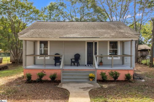 207 Brooks Ave, Greenville, SC, 29617-7832 | Card Image