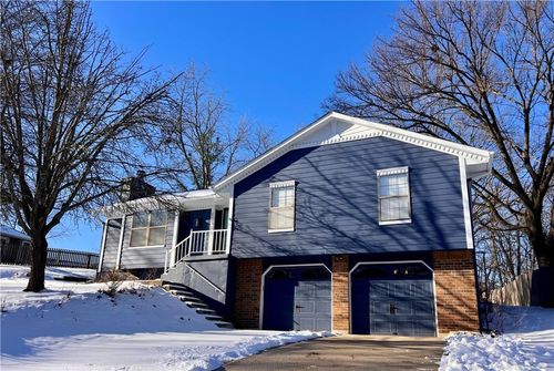 1211 Sw 24th St, Blue Springs, MO, 64015-4776 | Card Image