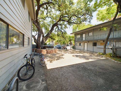 202-803 W 28th St, Austin, TX, 78705-3922 | Card Image