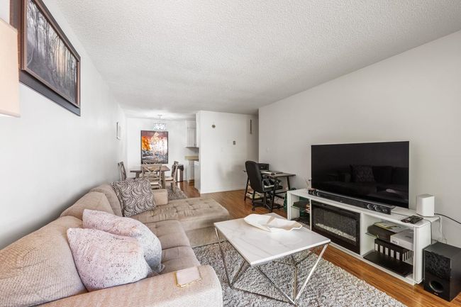 304 - 330 E 1 St Street, Condo with 2 bedrooms, 1 bathrooms and 1 parking in North Vancouver BC | Image 4