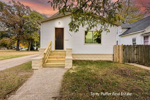 1704 7th St, Muskegon, MI, 49441-2427 | Card Image