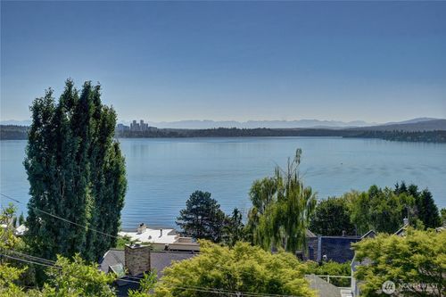 607 38th Ave, Seattle, WA, 98122-6423 | Card Image