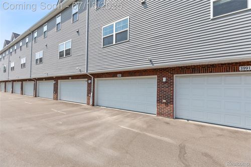 3989 Trailwaycommons Cir, Auburn Hills, MI, 48326-3988 | Card Image