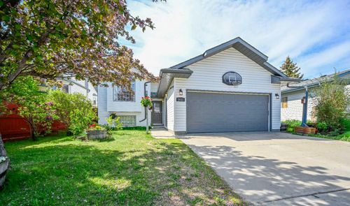9123 105 Ave, Grande Prairie, AB, T8X1H7 | Card Image