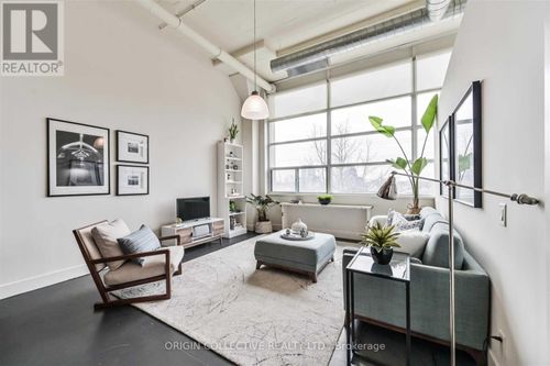 210-1001 Roselawn Avenue, Toronto (Briar Hill-Belgravia), ON, M6B4M4 | Card Image