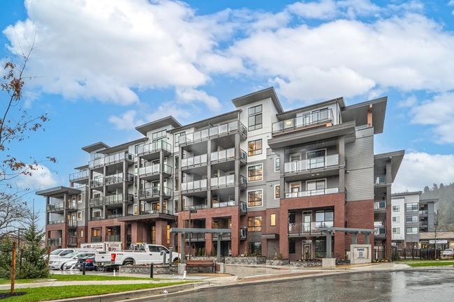 104 - 45511 Campus Drive, Condo with 1 bedrooms, 1 bathrooms and 1 parking in Chilliwack BC | Image 1