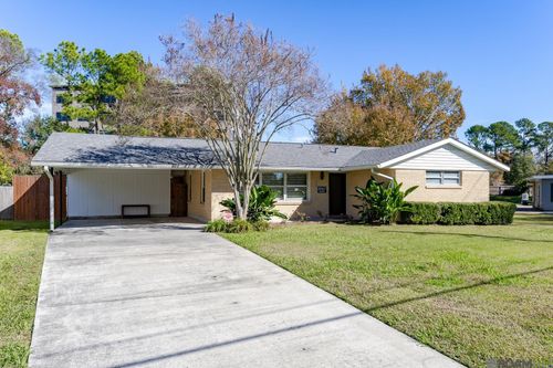 8567 N Essen Heights Ct, Baton Rouge, LA, 70809-2212 | Card Image