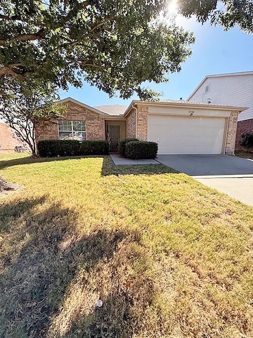 8900 Sagebrush Trl, Cross Roads, TX, 76227-3822 | Card Image