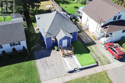 209 Spadina Ave, Home with 3 bedrooms, 2 bathrooms and null parking in Sault Ste. Marie ON | Image 2