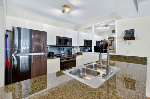 apt-3914-1200 Brickell Bay Dr, Miami, FL, 33131-3276 | Card Image