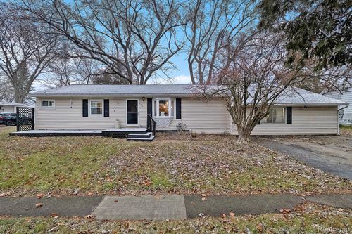 802 Richard St, Holly, MI, 48442-1285 | Card Image