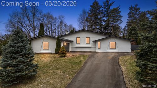 7811 Caberfae Trl, Clarkston, MI, 48348-3706 | Card Image