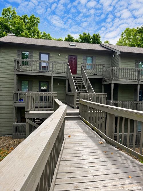 5-9117 S Pointe Retreat Dr, Bloomington, IN, 47401-8433 | Card Image