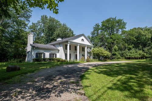 31677 Mountain View Rd, Franklin, MI, 48025-1244 | Card Image