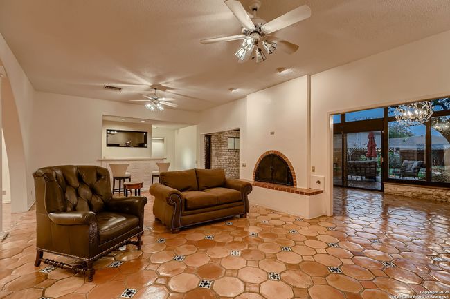 201 Sheffield, House other with 5 bedrooms, 5 bathrooms and null parking in Castle Hills TX | Image 21