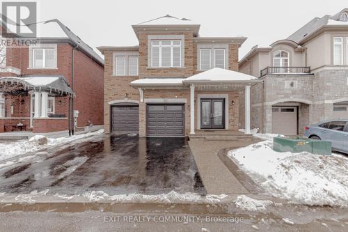 31 Lola Cres, Brampton, ON, L7A4J8 | Card Image