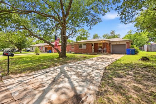 807 Elizabeth Blvd, Granbury, TX, 76048-2305 | Card Image