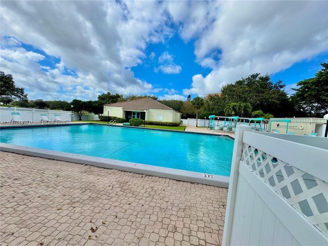APT-307 - 3150 W Rolling Hills Cir, Condo with 2 bedrooms, 2 bathrooms and null parking in Davie FL | Image 23