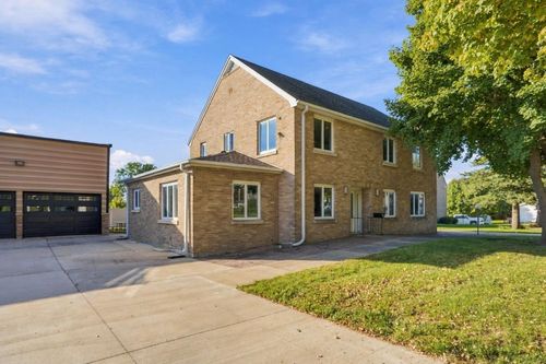 239 S Walnut Ave, New Hampton, IA, 50659-2031 | Card Image