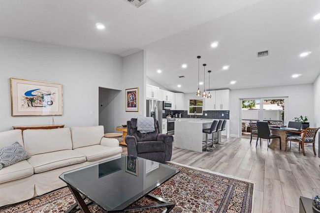 981 Wynndale Way, House other with 3 bedrooms, 2 bathrooms and null parking in Lantana FL | Image 11