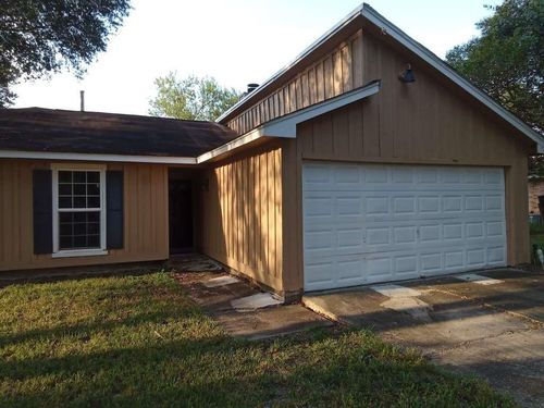 2410 Daffodil St, Highlands, TX, 77562-3167 | Card Image