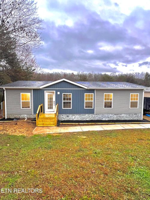 425 Abbott Rd, Lenoir City, TN, 37771-7692 | Card Image