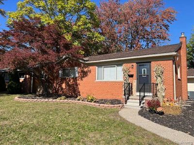 32724 Cambridge Street, Home with 3 bedrooms, 2 bathrooms and null parking in Garden City MI | Image 2