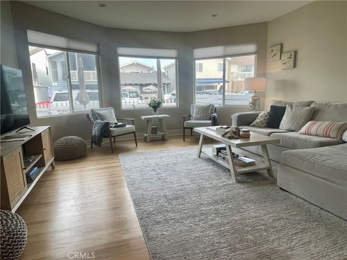 123 28th St, Newport Beach, CA, 92663-3416 | Card Image