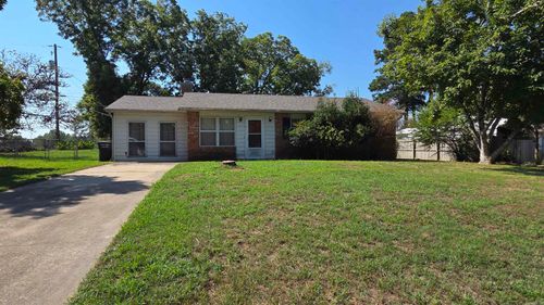 1 Coral Ln, Jacksonville, AR, 72076-5305 | Card Image