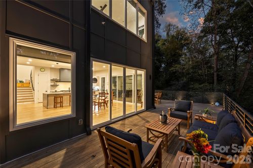 7223 Terrace Dr, Charlotte, NC, 28211-6142 | Card Image