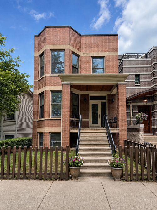 1738 W Byron Street, Chicago, IL, 60613 | Card Image