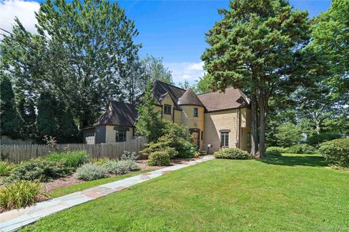 13 Craven Ln, White Plains, NY, 10605-3311 | Card Image
