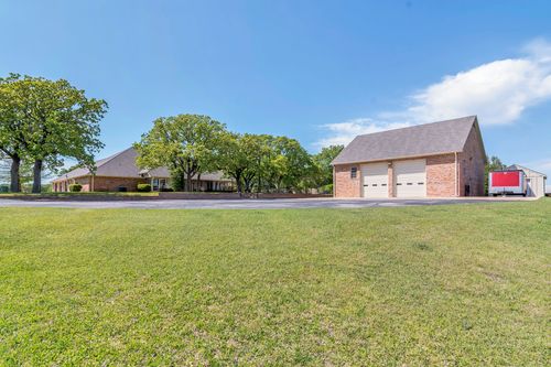 327 Saddle Club Rd, Weatherford, TX, 76088-7628 | Card Image