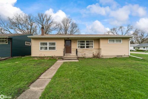 636 11th St, Nevada, IA, 50201-2328 | Card Image