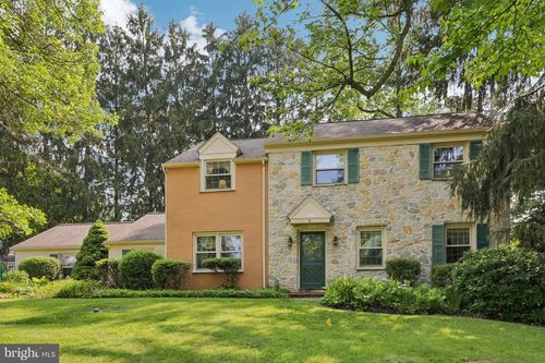 800 Hunt Club Ln, Chester Springs, PA, 19425-2316 | Card Image