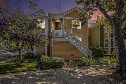 1424 Market St, Oakland, CA, 94607-3246 | Card Image