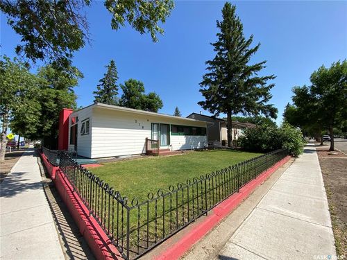 318 5th Ave W, Kindersley, SK, S0L1S2 | Card Image