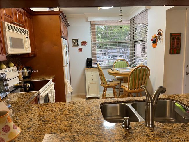 APT-210 - 10422 24 Th Pl, Condo with 2 bedrooms, 2 bathrooms and null parking in Sunrise FL | Image 5