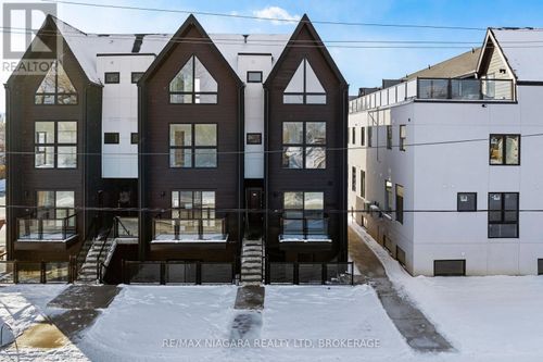 209-7277 Wilson Cres, Niagara Falls, ON, L2G4R8 | Card Image