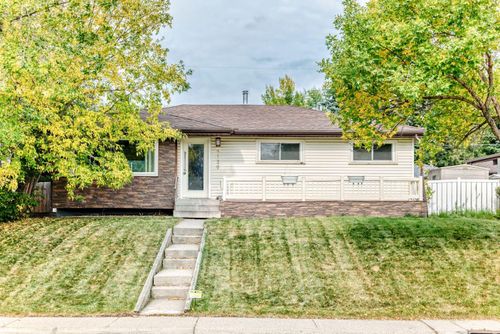 4139 Bowlen St Nw, Calgary, AB, T2L1P8 | Card Image