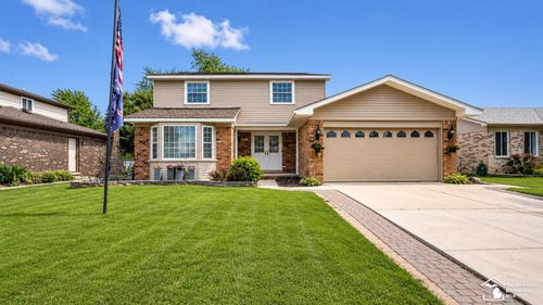 19511 Wherle Dr, Brownstown, MI, 48193-8533 | Card Image
