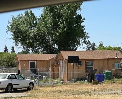 717 W Date Avenue, Home with 2 bedrooms, 2 bathrooms and null parking in Porterville CA | Image 1