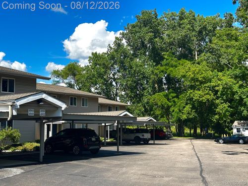4932 Lake Point Dr, Waterford, MI, 48329-1741 | Card Image