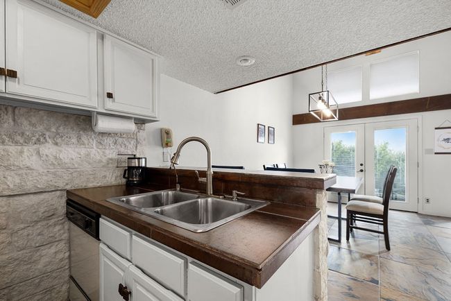 229 Comanche Ln, House other with 2 bedrooms, 2 bathrooms and 2 parking in Lago Vista TX | Image 11
