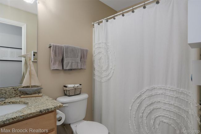 Main Level Primary Bathroom | Image 24